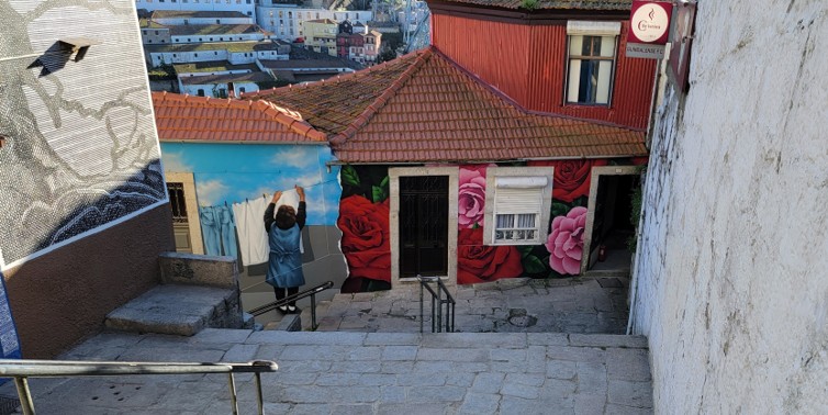 MrDheo street artist in Porto Portugal